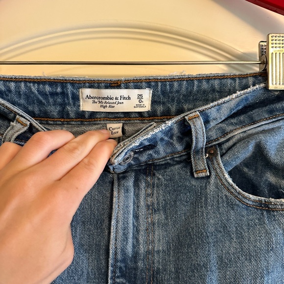 Abercrombie & Fitch Curve Love High Rise 90s Relaxed Jean - Picture 9 of 9